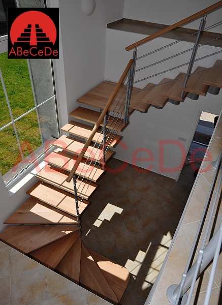 Modulov schodit tvaru U s podestou (Pardubice)