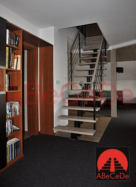 Modulov schodit se standardnm zbradlm (Kozlovice u F-M)